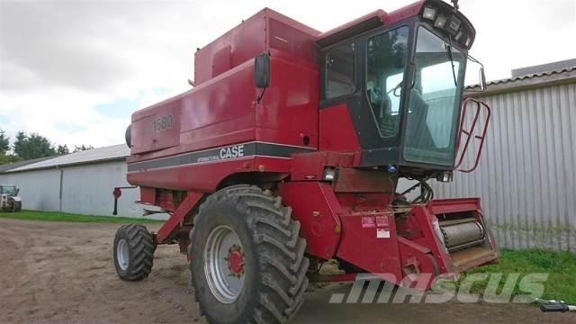 CASE 1680 Maaidorsmachines