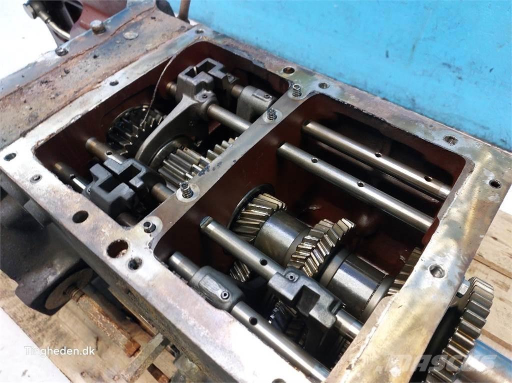 CASE Farmall 95A Transmissie