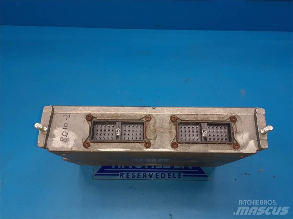 Case IH 8010 Electronics