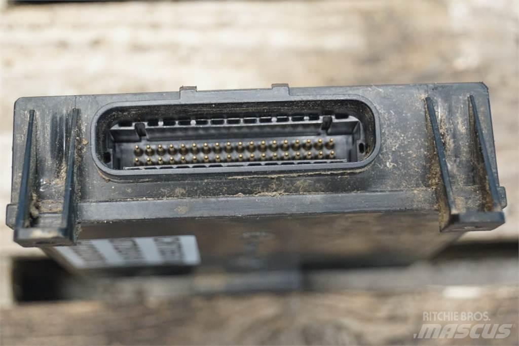 Case IH 8010 Electronics