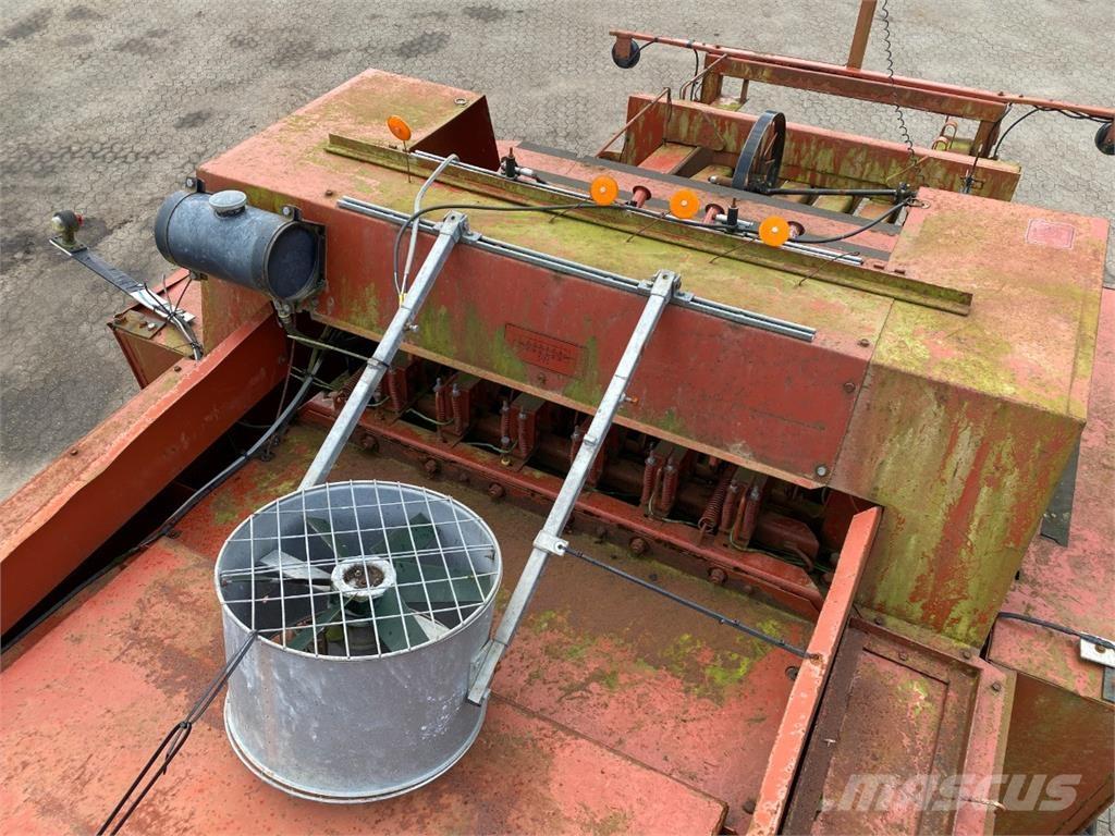 Hesston 4900 Vierkante balenpers