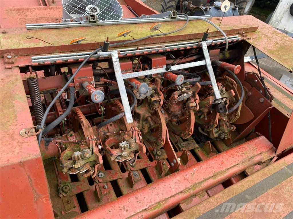 Hesston 4900 Vierkante balenpers