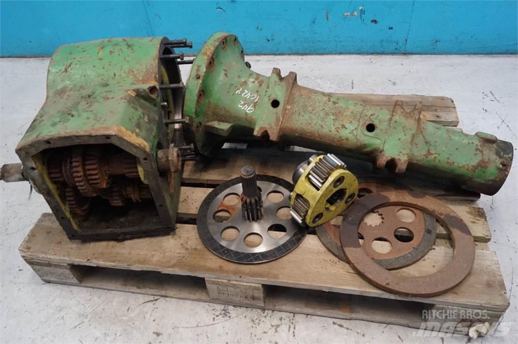 John Deere 1042 Transmissie