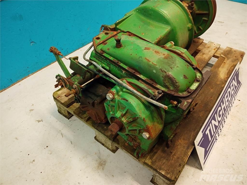 John Deere 1065 Transmissie