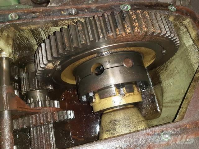 John Deere 1075 Transmissie