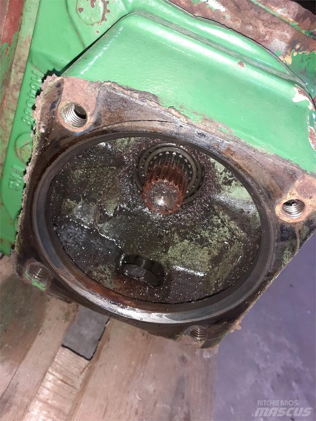 John Deere 1075 Transmissie