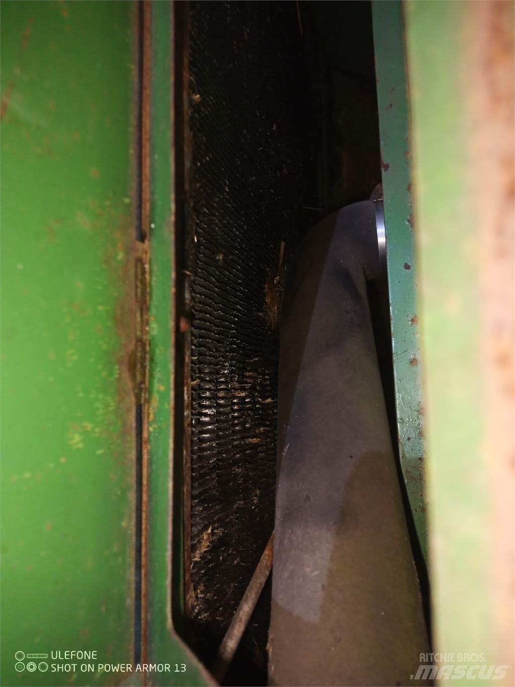 John Deere 1075 Cabine en interieur