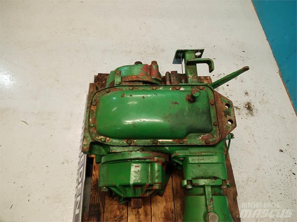 John Deere 1075 Transmissie