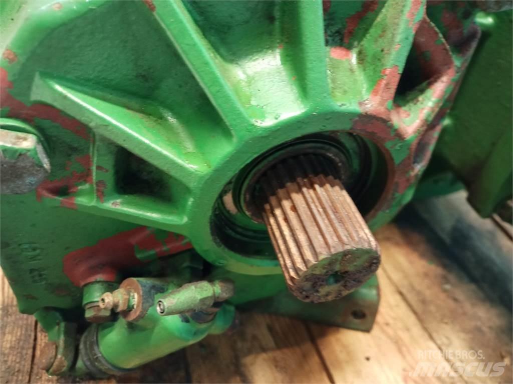 John Deere 1075 Transmissie