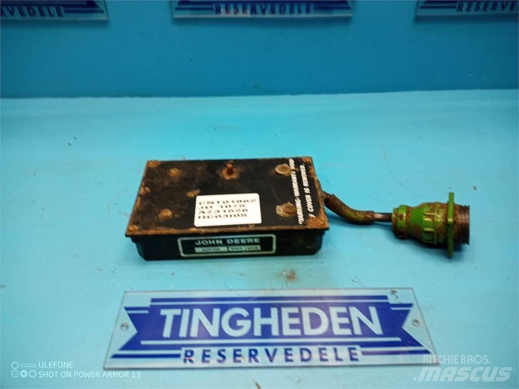 John Deere 1085 Electronics