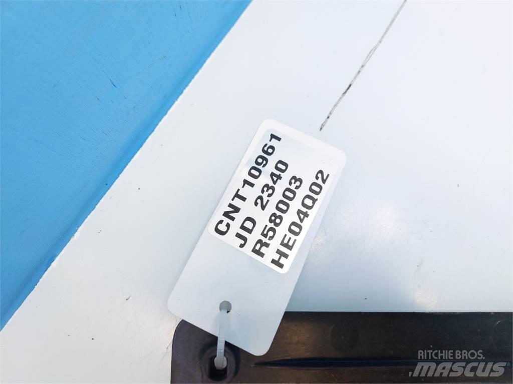 John Deere 2340 Cabine en interieur
