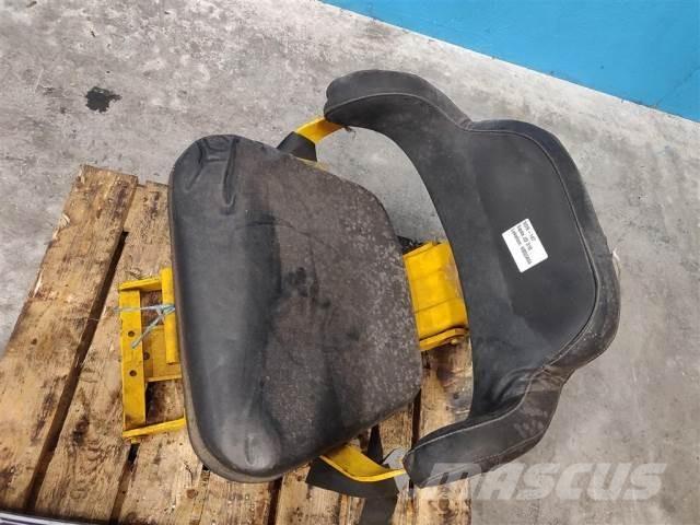 John Deere 310 Cabine en interieur