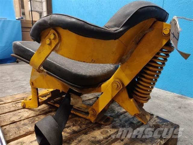 John Deere 310 Cabine en interieur