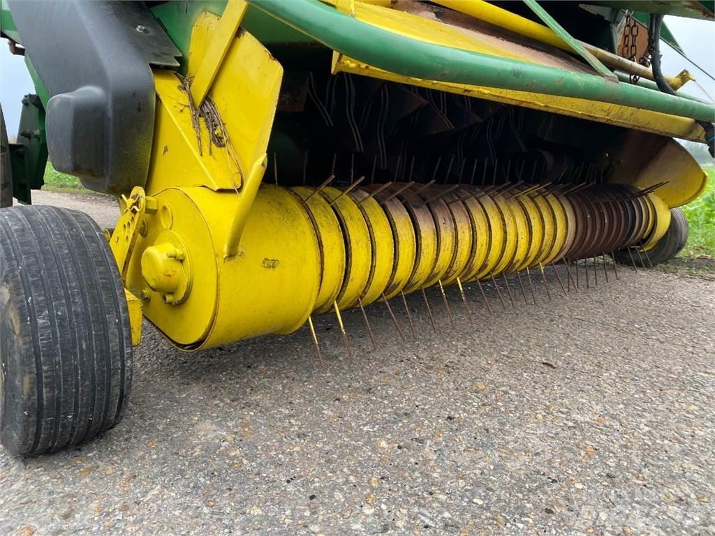 John Deere 592 Ronde-balenpersen