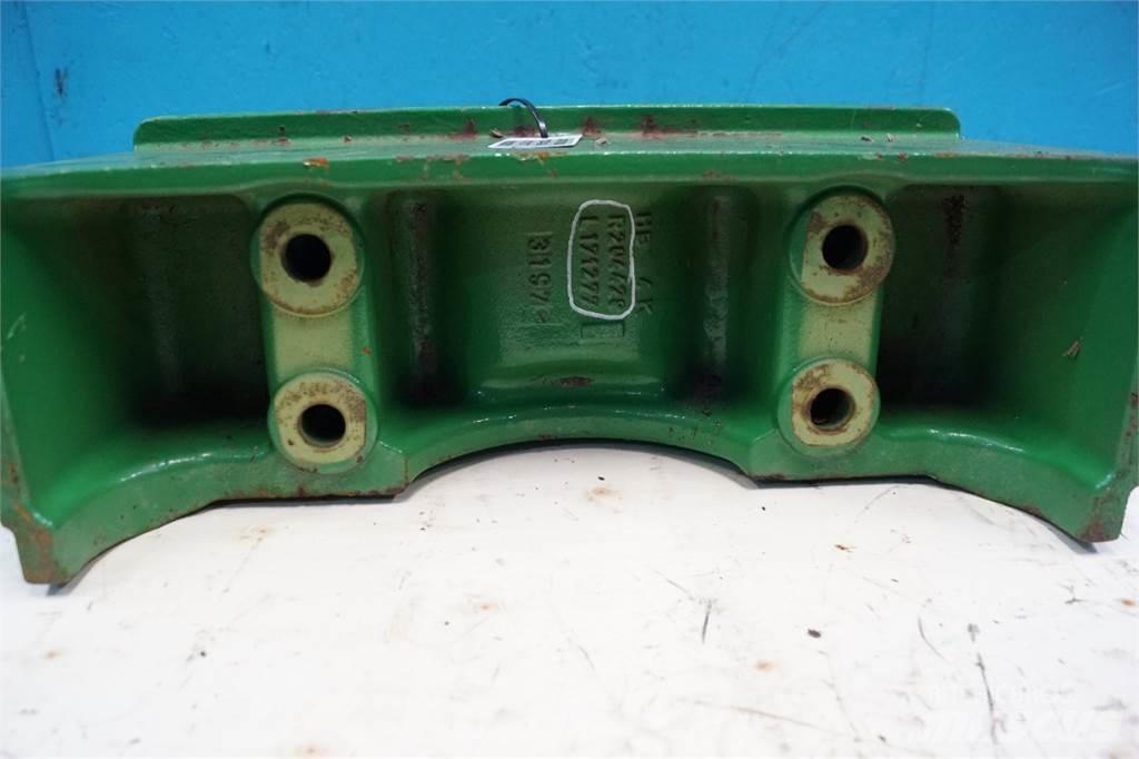 John Deere 6105M Frontgewichten