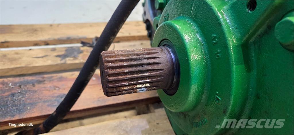 John Deere S690 Transmissie