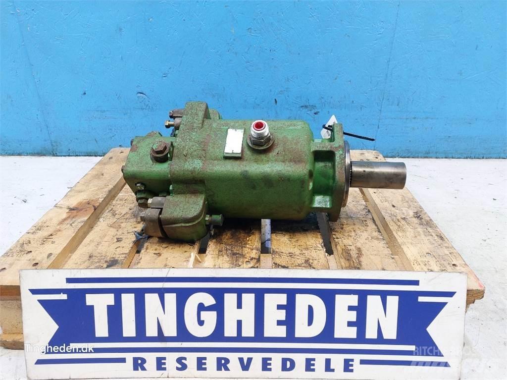 John Deere T660I Hydraulics