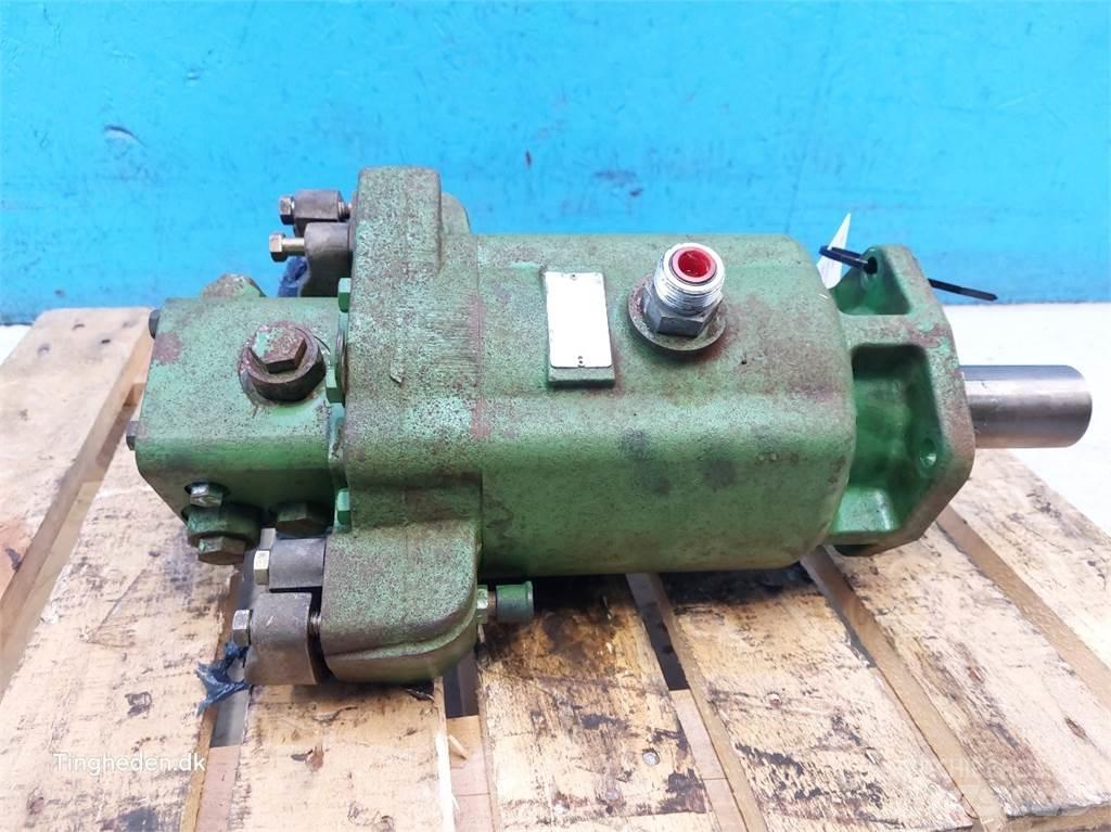 John Deere T660I Hydraulics