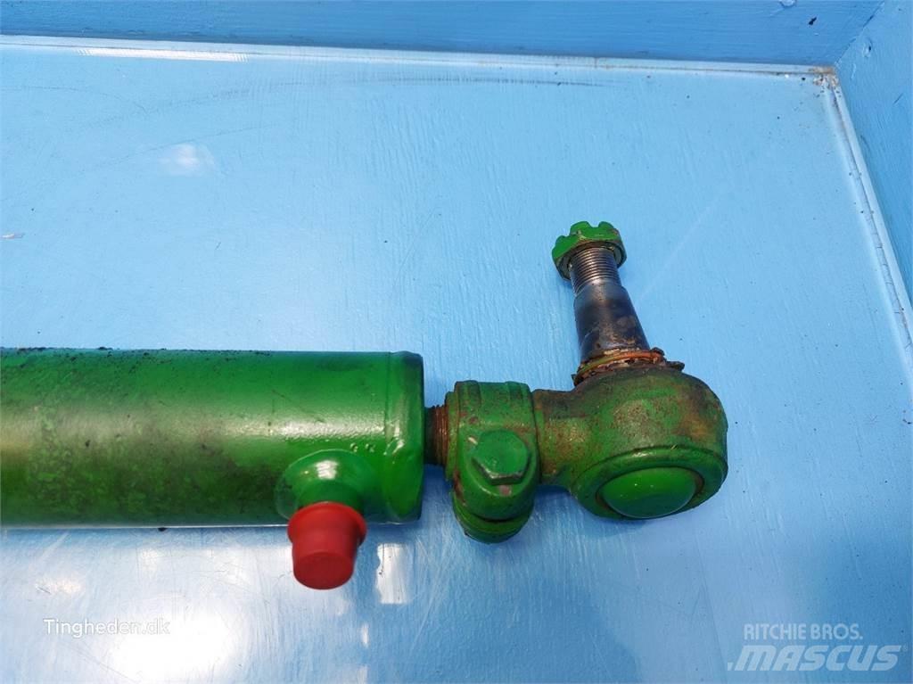 John Deere T660I Hydraulics