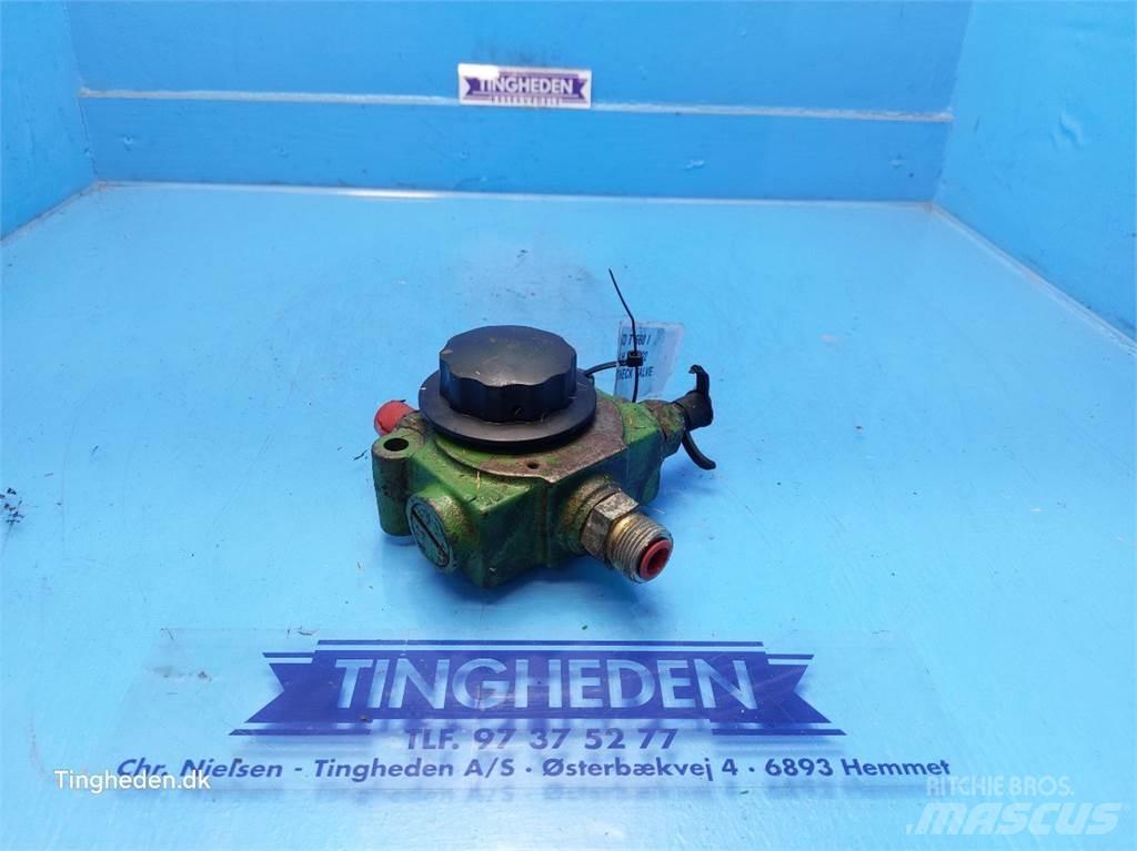 John Deere T660I Hydraulics