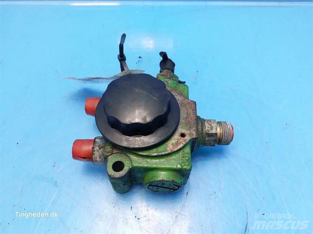 John Deere T660I Hydraulics