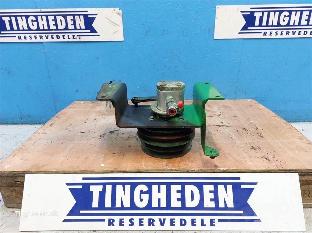 John Deere T660I Hydraulics
