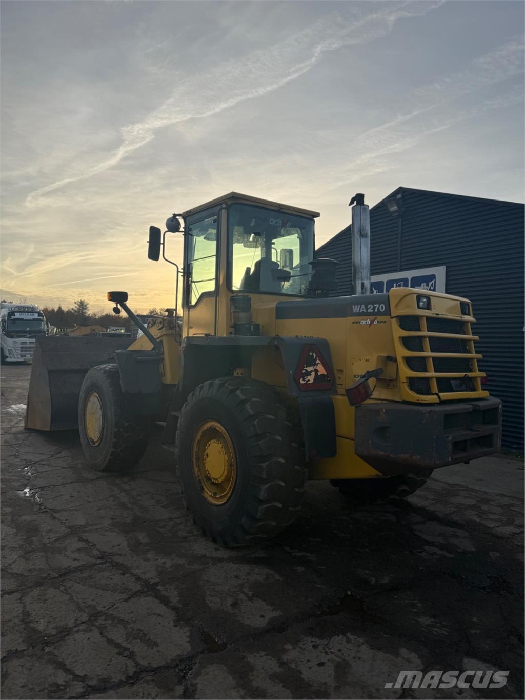 Komatsu WA270-3 Wielladers