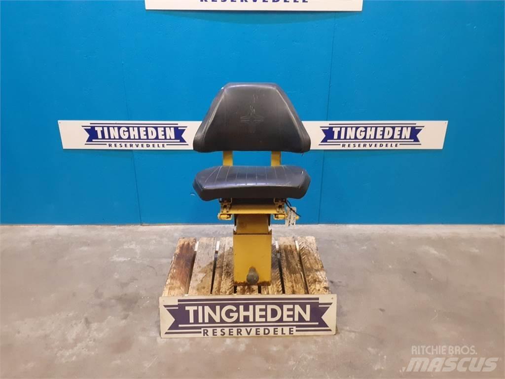 New Holland 1540 Cabine en interieur