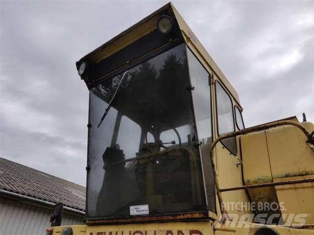 New Holland 1550 Cabine en interieur