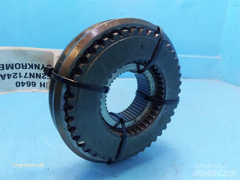New Holland 6640 Transmissie