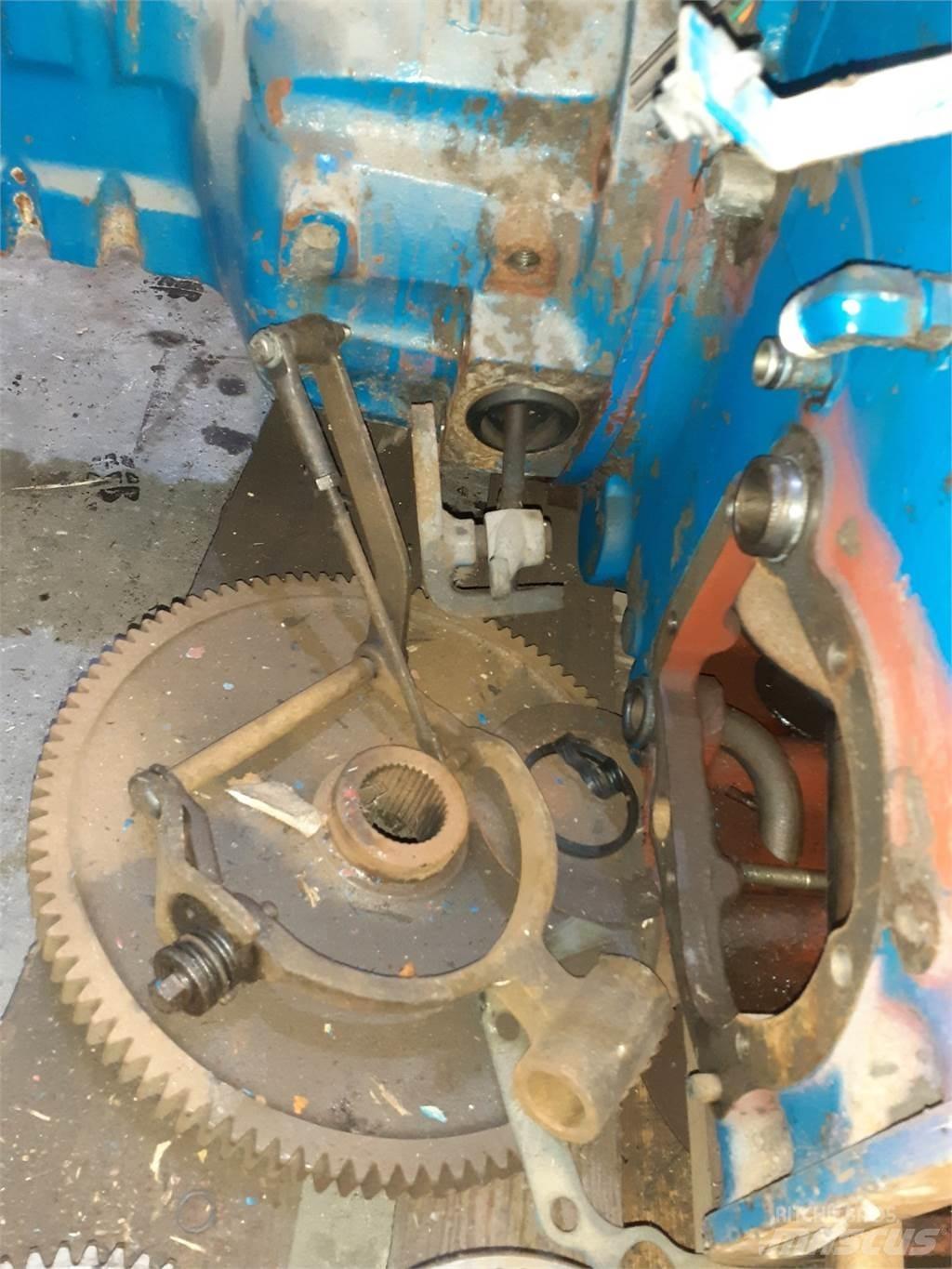 New Holland 8340 Transmissie