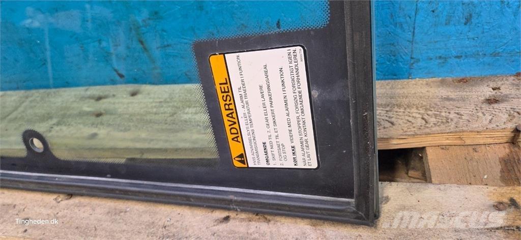 New Holland 8970 Cabine en interieur