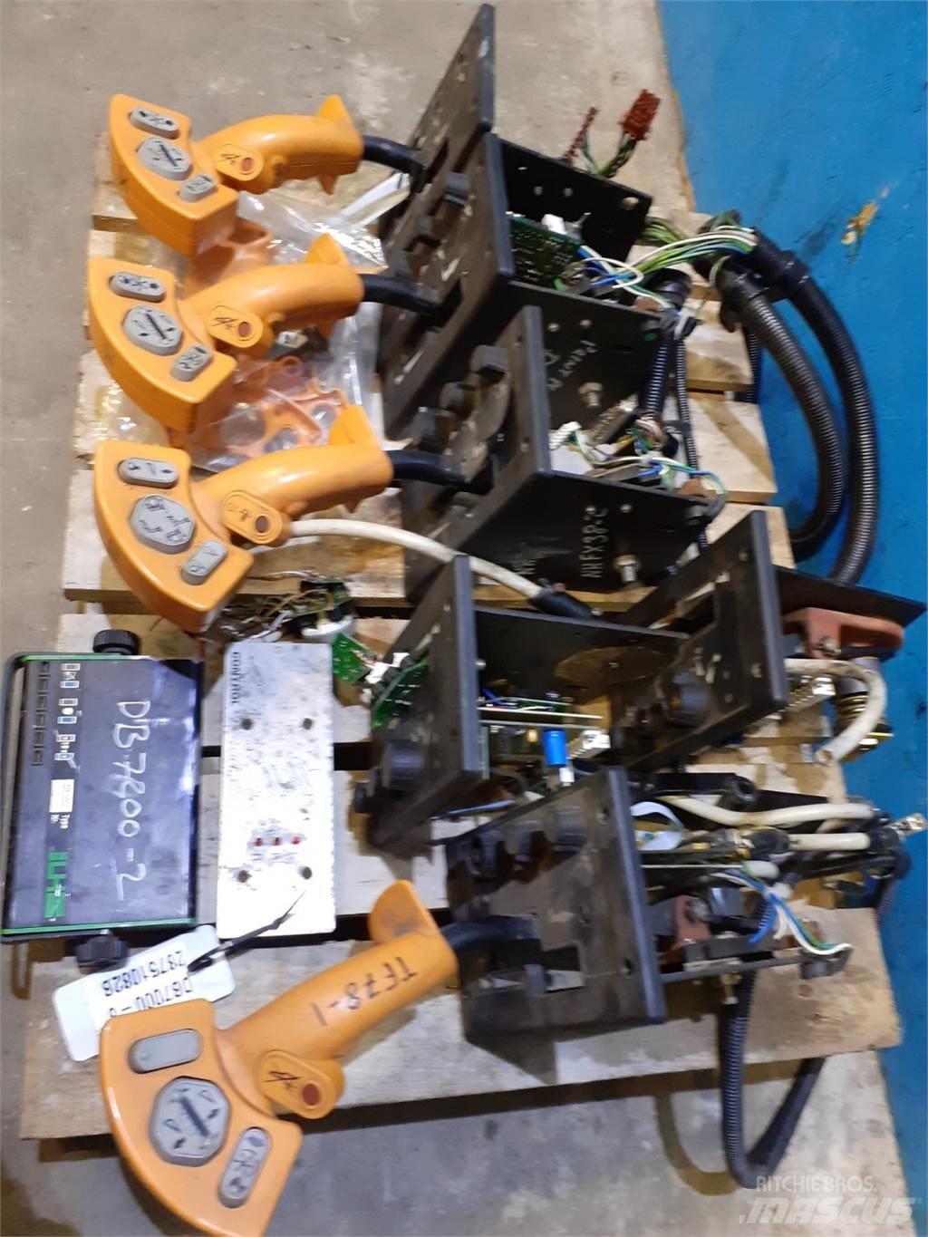 New Holland TX68 Electronics