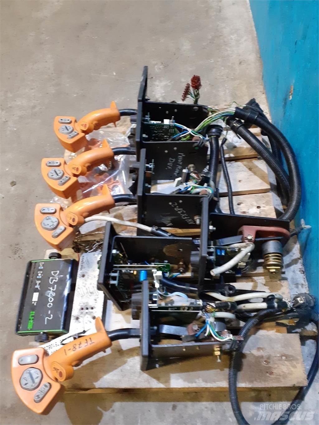 New Holland TX68 Electronics