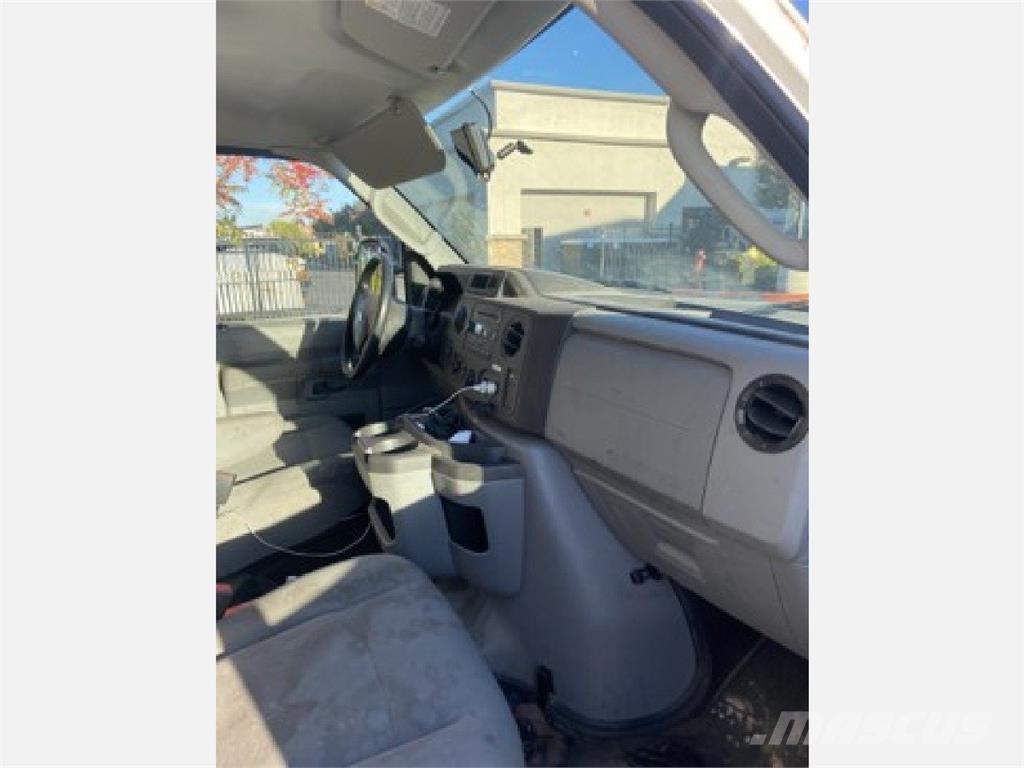 Ford E350 Bakwagens met gesloten opbouw