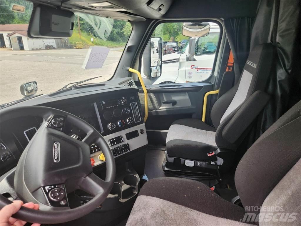 Freightliner 126 Trekkers