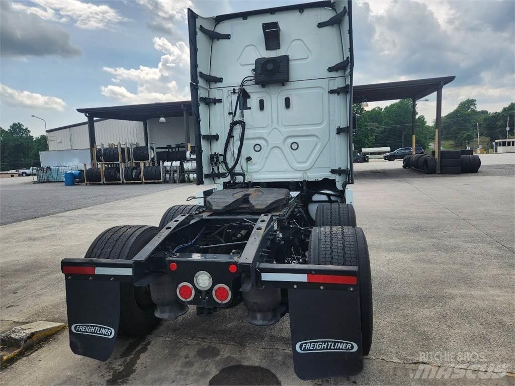 Freightliner 126 Trekkers