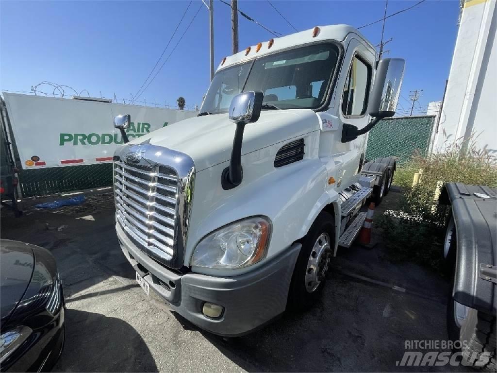 Freightliner CA113 Trekkers