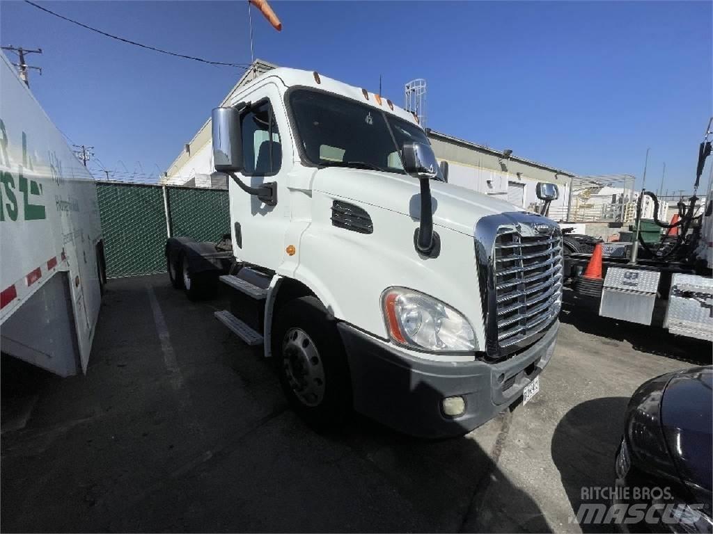Freightliner CA113 Trekkers