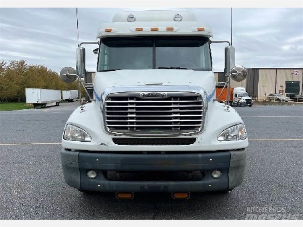 Freightliner CL112G Trekkers