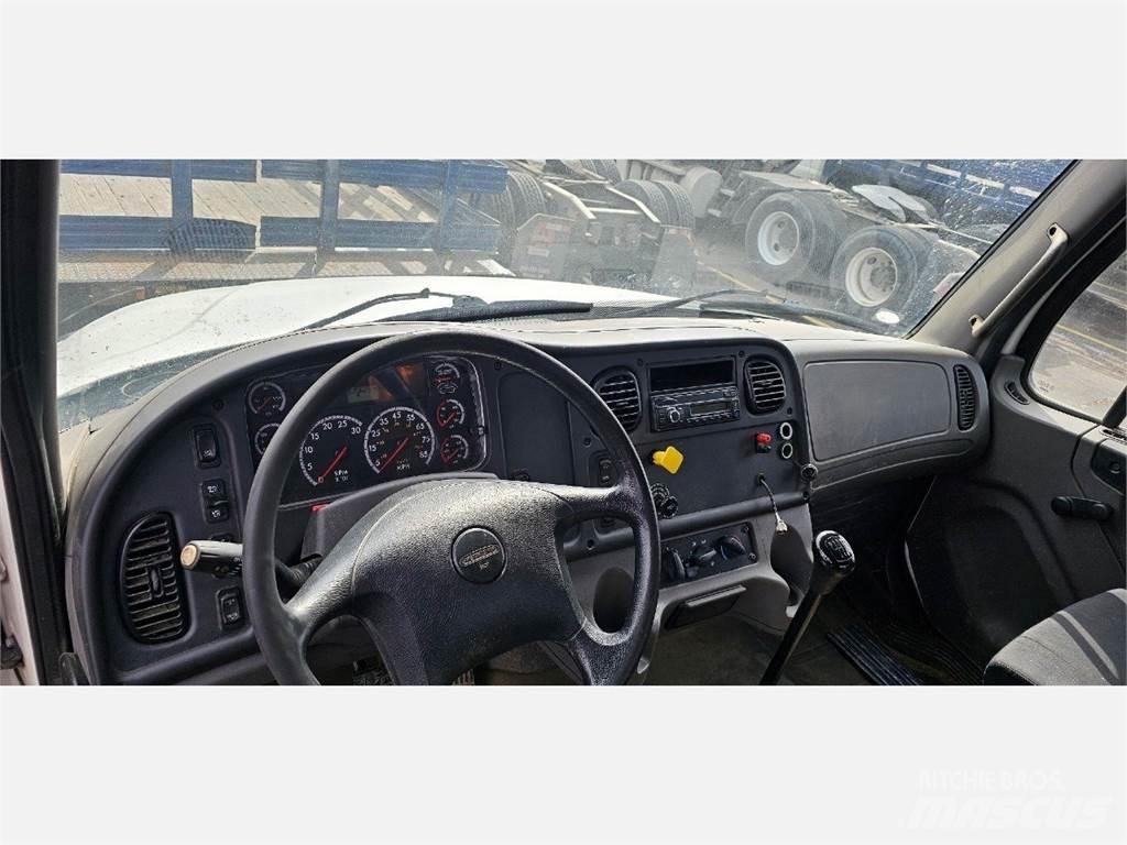 Freightliner M2 106 Platte bakwagens