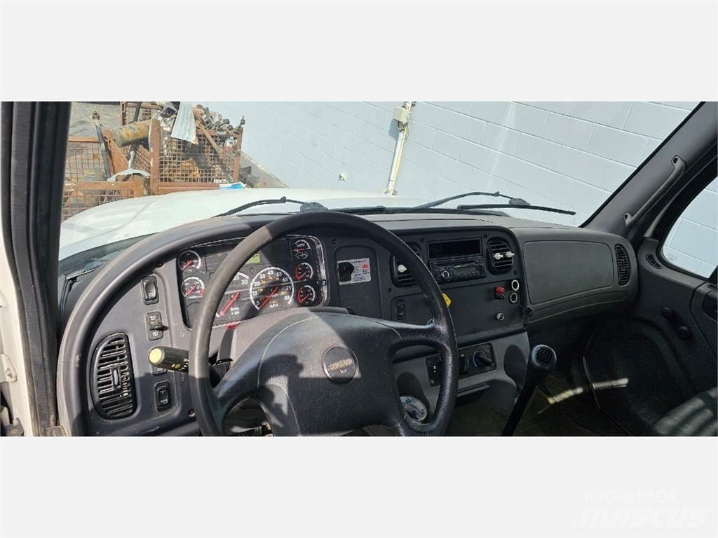 Freightliner M2 106 Platte bakwagens