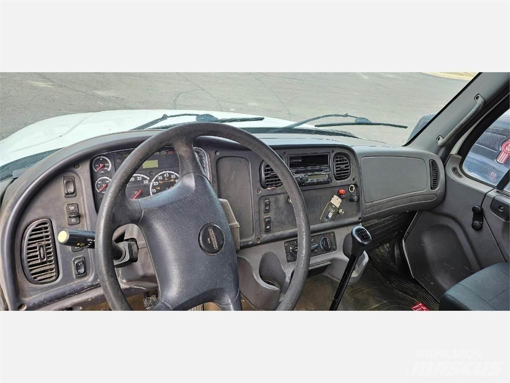 Freightliner M2 106 Platte bakwagens