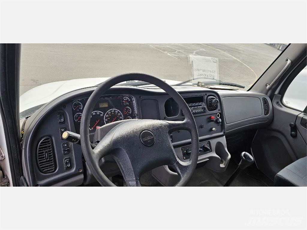Freightliner M2 106 Platte bakwagens