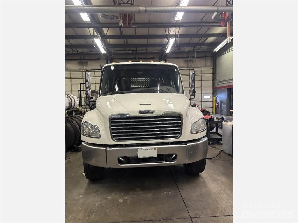 Freightliner M2 106 Platte bakwagens