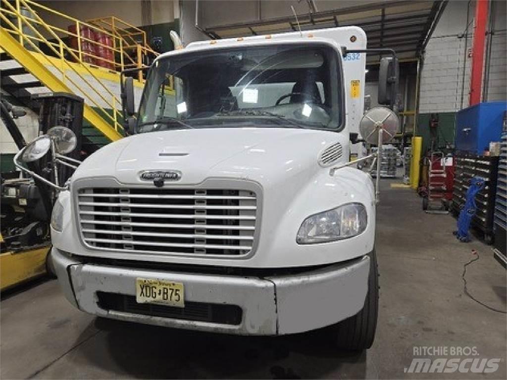Freightliner M2106 Drankenwagen