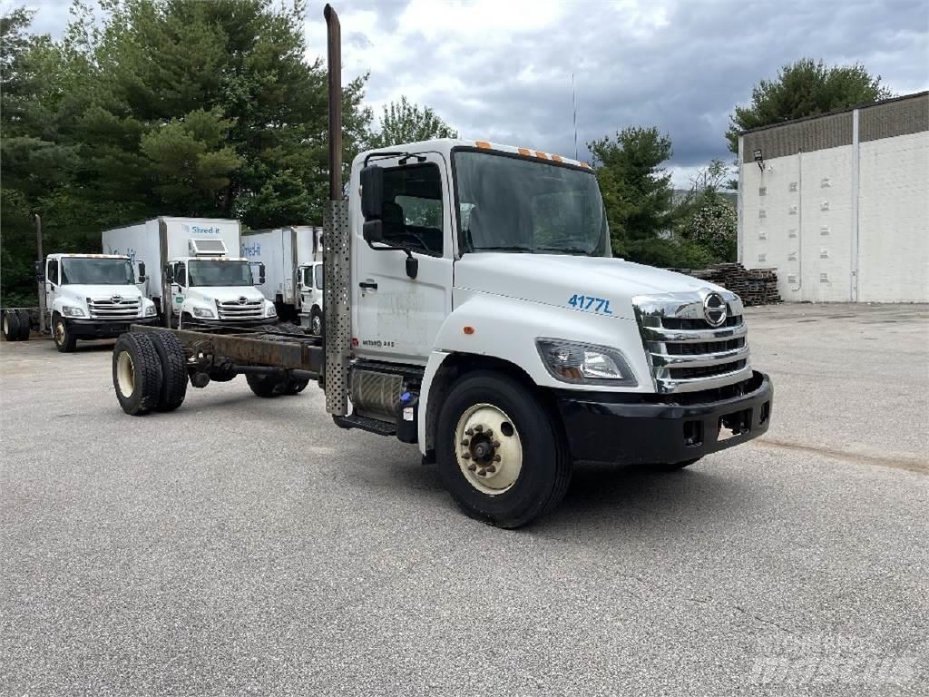 Hino 338 Chassis met cabine