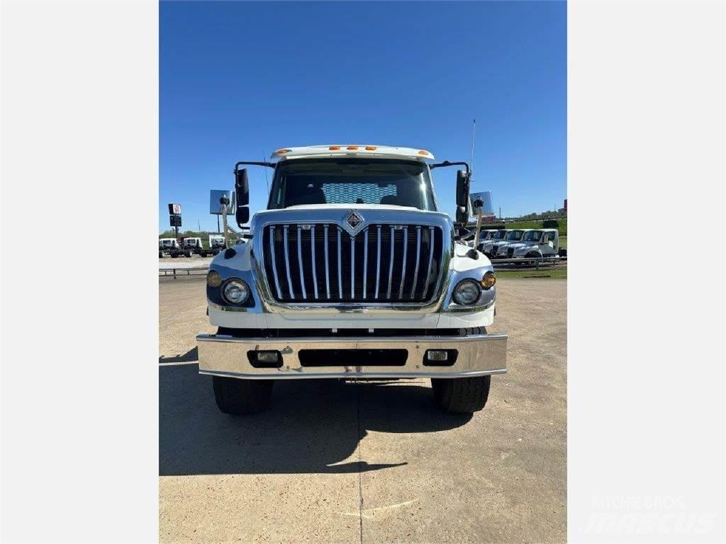 International 7600 Sleepwagens