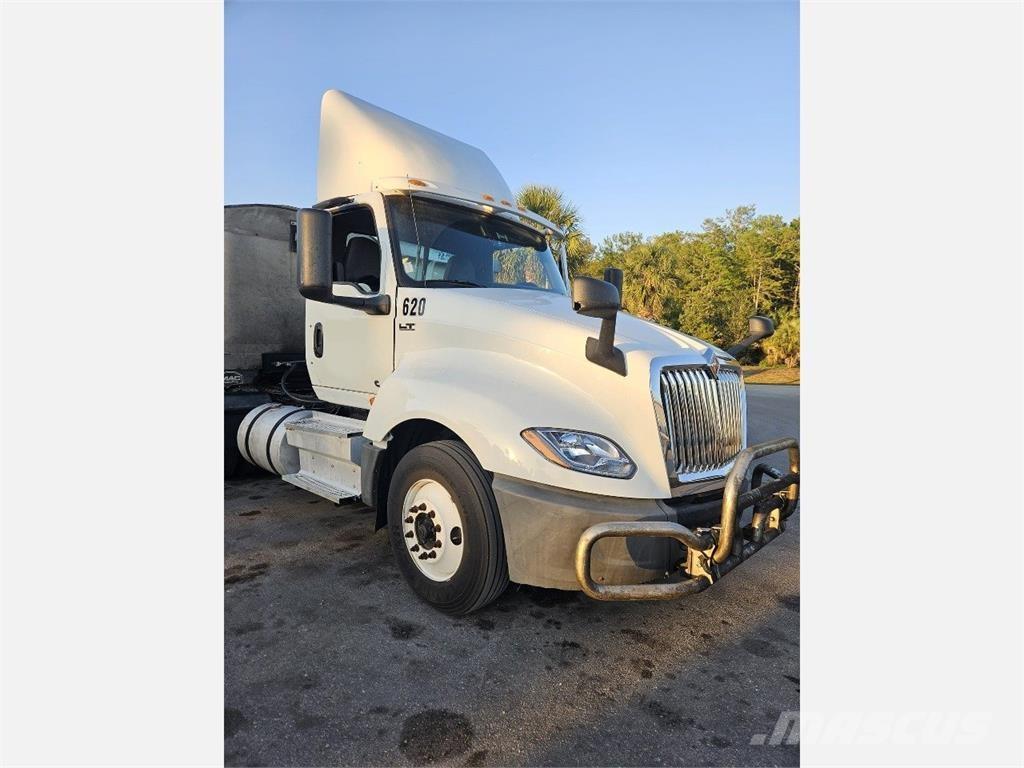 International LT625 Trekkers