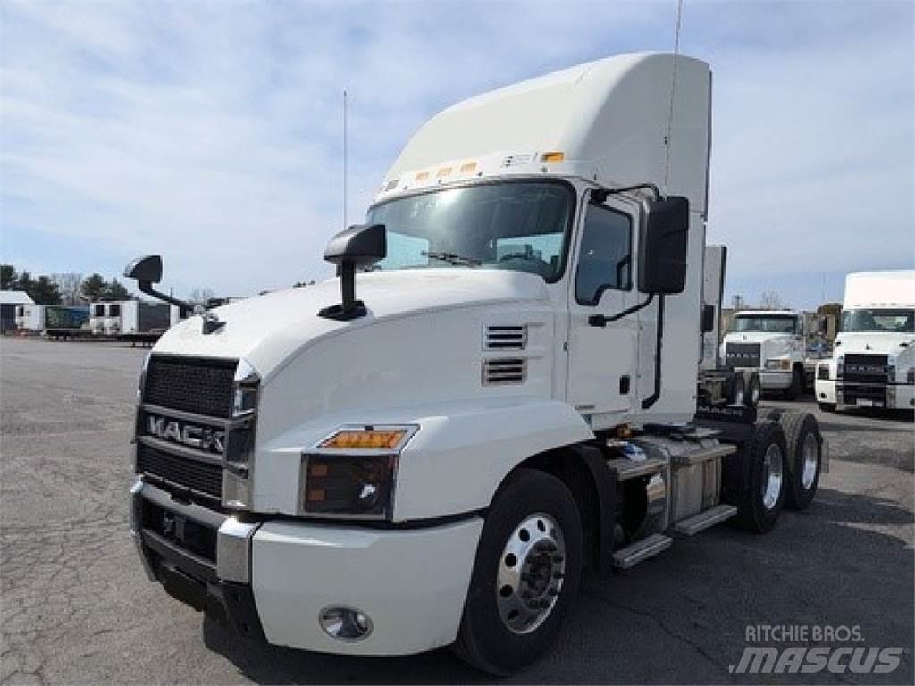 Mack AN64T Trekkers
